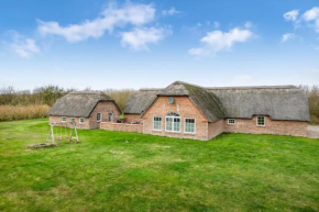 Fantastic Holiday Home With Pool And Spa For 20 People,